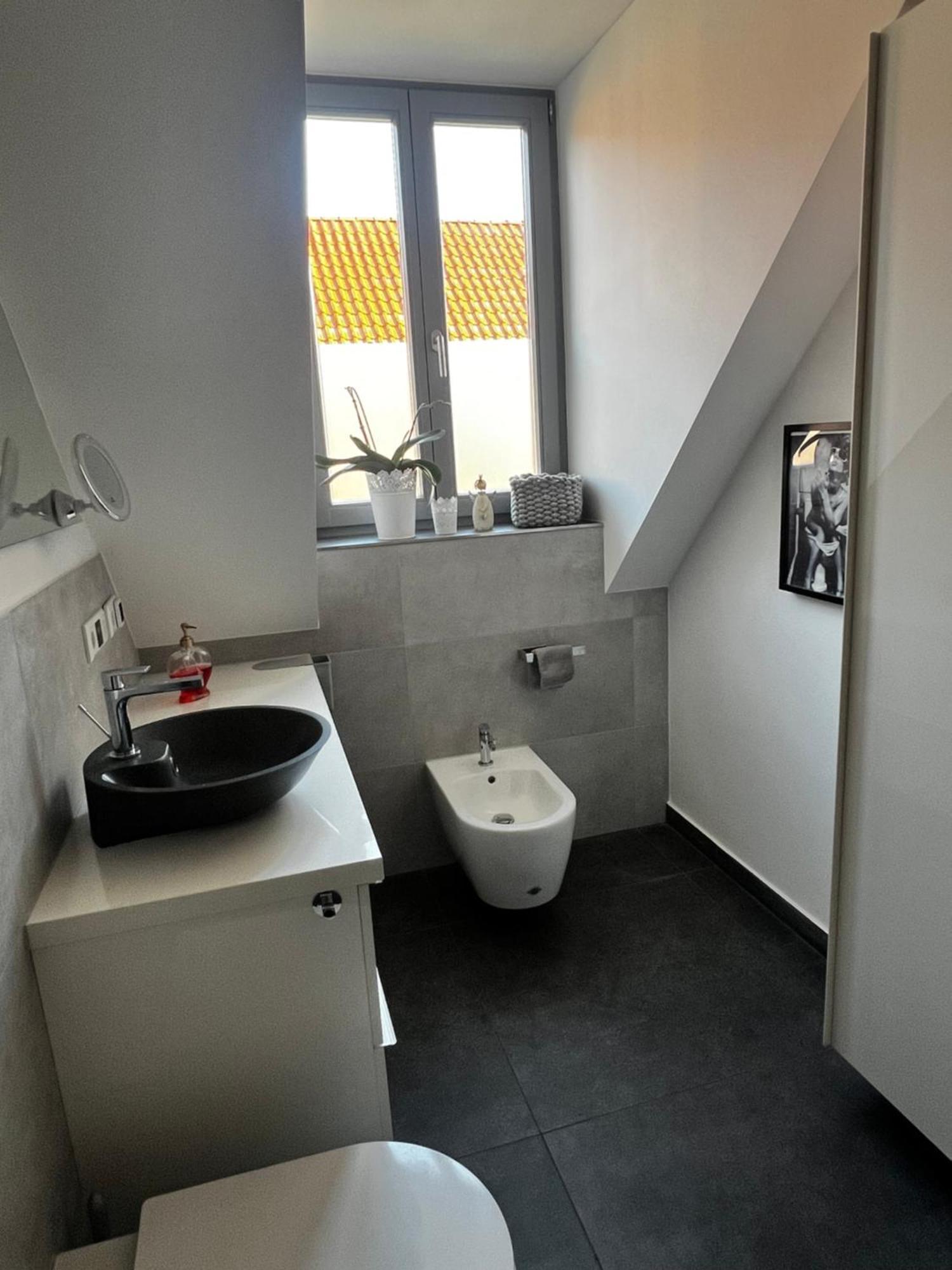 Moderne Galeriewohnung Mit Balkon Und Stellplatz Am Wenigemarkt Erfurt Buitenkant foto